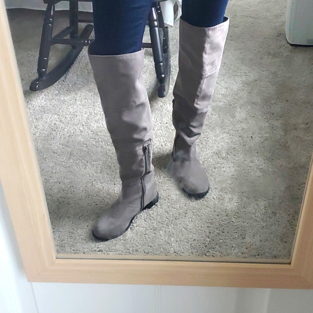 Gray Seude Knee-high Boots.